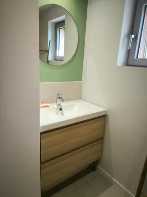 Salle de bains dans l'établissement La boite à coucou, Appartement pour 6 personnes, avec jardin , vue mer, à 400 m de la plage pors mabo