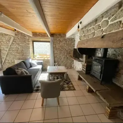 Maison de pêcheur BORD DE MER bois et pierre 6-8 pers