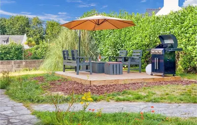 Jardin de l'établissement Gorgeous Home In Morlaix With Kitchen