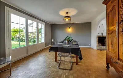 Plan de l'établissement Gorgeous Home In Morlaix With Kitchen