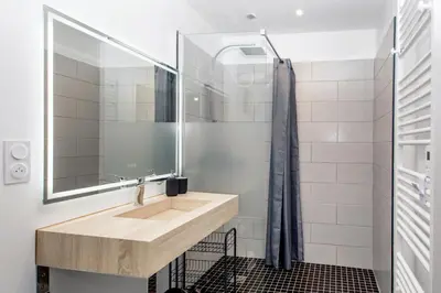 Salle de bains dans l'établissement L’Albizia … Maison familiale proche des plages