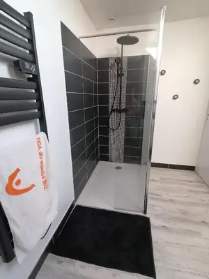 Salle de bains dans l'établissement Le tie-break