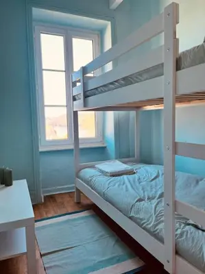 Un ou plusieurs lits dans un hébergement de l'établissement La maison sur le rivage, vue mer centre village
