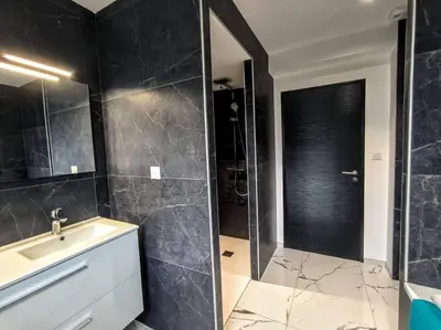 Salle de bains dans l'établissement Villa à 900m des plages
