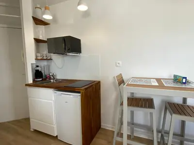 Cuisine ou kitchenette dans l'établissement Studio vue mer face à la plage