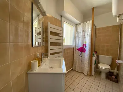 Salle de bains dans l'établissement Studio vue mer face à la plage