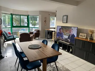 Télévision ou salle de divertissement dans l'établissement Voiles sur Morlaix: vue port, 4 personnes, parking
