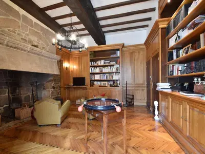 Bibliothèque dans la maison de vacances