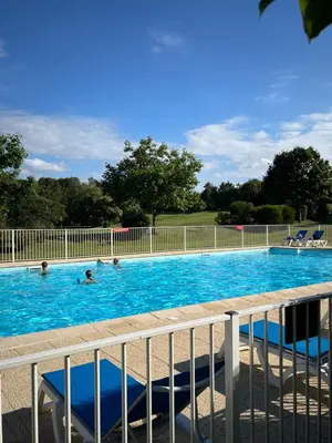 Piscine de l'établissement Appartement T3 équipé ou située à proximité