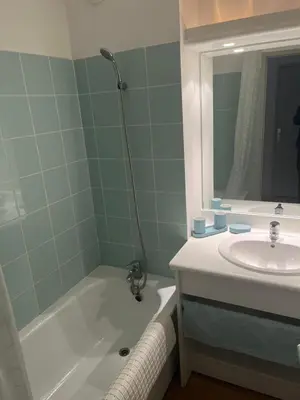 Salle de bains dans l'établissement Appartement T3 équipé