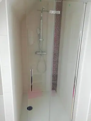 Salle de bains dans l'établissement Gîte Ty Loguellou