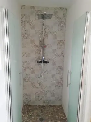 Salle de bains dans l'établissement Gîte Ty Loguellou