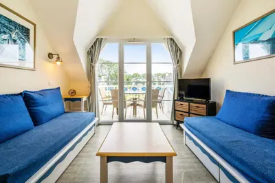 Télévision ou salle de divertissement dans l'établissement Résidence Cap Azur - maeva Home - Appartement duplex 2 Pièces 5 Personnes Sélection - Vue mer MAE-1182