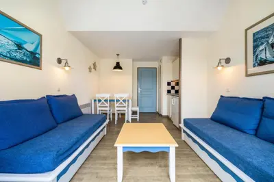 Coin salon dans l'établissement Résidence Cap Azur - maeva Home - Appartement duplex 2 Pièces 5 Personnes Sélection - Vue mer MAE-1182