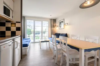 Cuisine ou kitchenette dans l'établissement Résidence Cap Azur - maeva Home - Appartement 2 Pièces 5 Personnes - Sélection MAE-6707