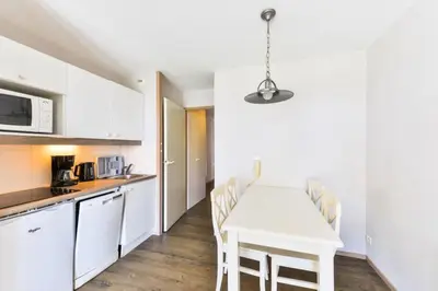 Cuisine ou kitchenette dans l'établissement Le Cap Glénan - maeva Home - 2 Pièces 5 Personnes Sélection MAE-5639