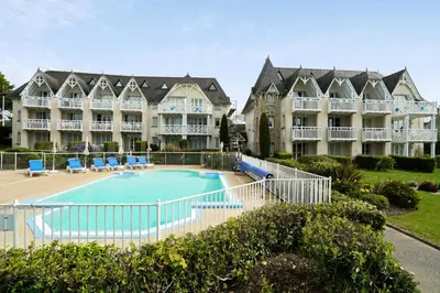 Piscine de l'établissement Le Cap Glénan - maeva Home - Appartement 2 Pièces 5 Personnes - Sélection MAE-7427 ou située à proximité