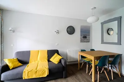 Coin salon dans l'établissement Le Cap Glénan - maeva Home - Appartement 2 Pièces 5 Personnes - Sélection MAE-7427