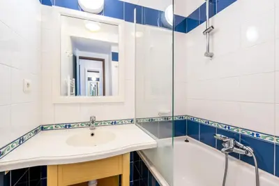 Salle de bains dans l'établissement Résidence Cap Azur - maeva Home - Appartement 3 Pièces 6 Personnes - Confort MAE-1051