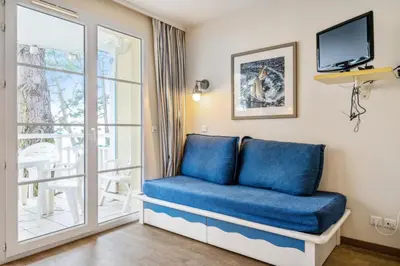 Télévision ou salle de divertissement dans l'établissement Résidence Cap Azur - maeva Home - Appartement 2 pièces 5 personnes - Confort MAE-4229