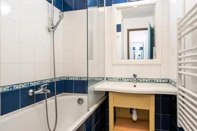 Salle de bains dans l'établissement Résidence Cap Azur - maeva Home - Appartement 3 Pièces 7 Personnes - Confort MAE-4376