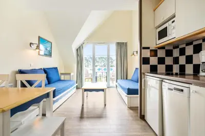 Cuisine ou kitchenette dans l'établissement Résidence Cap Azur - maeva Home - Appartement 2 Pièces 5 Personnes - Confort MAE-4387