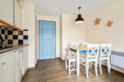 Cuisine ou kitchenette dans l'établissement Résidence Cap Azur - maeva Home - Appartement 2 Pièces 5 Personnes - Confort MAE-4387