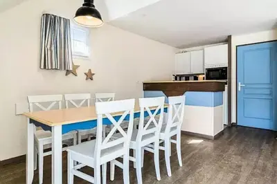 Cuisine ou kitchenette dans l'établissement Résidence Cap Azur - maeva Home - Appartement 3 Pièces 7 Personnes - Sélection MAE-5087