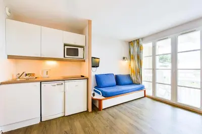 Cuisine ou kitchenette dans l'établissement Le Cap Glénan - maeva Home - 2 Pièces 5 Personnes Confort MAE-5640