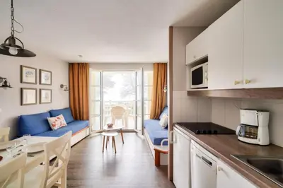 Cuisine ou kitchenette dans l'établissement Le Cap Glénan - maeva Home - 2 Pièces 5 Personnes Confort MAE-5638