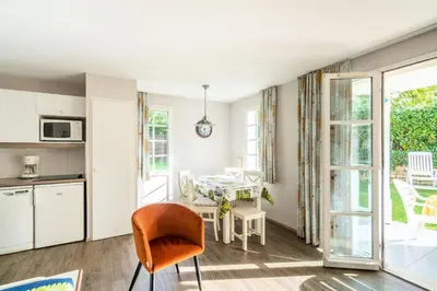 Cuisine ou kitchenette dans l'établissement Le Cap Glénan - maeva Home - 2 Pièces 5 Personnes Confort MAE-5645