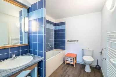 Salle de bains dans l'établissement Le Cap Glénan - maeva Home - 2 Pièces 5 Personnes Confort MAE-5645