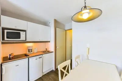 Cuisine ou kitchenette dans l'établissement Le Cap Glénan - maeva Home - 2 Pièces 5 Personnes Confort MAE-5648