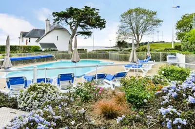 Piscine de l'établissement Le Cap Glénan - maeva Home - 2 Pièces 5 Personnes Confort MAE-5648 ou située à proximité