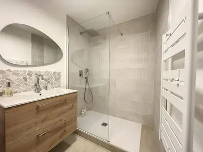 Salle de bains dans l'établissement Escale de Charme à Brest - Hypercentre