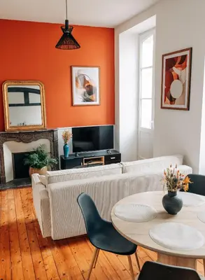 Télévision ou salle de divertissement dans l'établissement Les Balcons de Kéréon