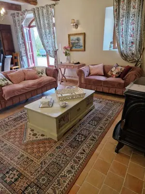 Coin salon dans l'établissement La Ferme de Kerraoul