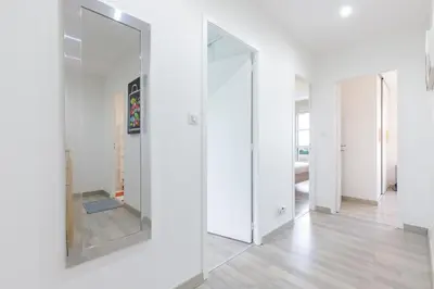 Salle de bains dans l'établissement Villa Enora Bretagne Piscine Intérieure Partagée Jacuzzi privatif 100m Plage
