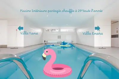 Piscine de l'établissement Villa Enora Bretagne Piscine Intérieure Partagée Jacuzzi privatif 100m Plage ou située à proximité