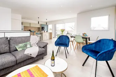 Coin salon dans l'établissement Villa Azénor Bretagne Piscine Intérieure Partagée toute l'année 100m plage