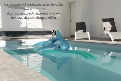 Piscine de l'établissement Villa Azénor Bretagne Piscine Intérieure Partagée toute l'année 100m plage ou située à proximité