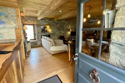 Coin salon dans l'établissement Ti Koad - La maison de bois