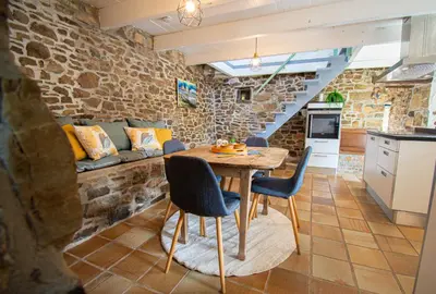 Cuisine ou kitchenette dans l'établissement Ti vaen I Maison traditionnelle bretonne & Sauna