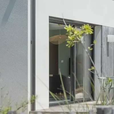 Jolie Maison avec piscine intérieure à 5 minutes des plages