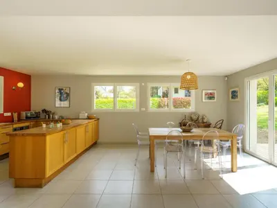 Cuisine ou kitchenette dans l'établissement Holiday Home Maison du bois du Kador by Interhome