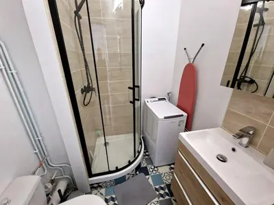 Salle de bains dans l'établissement Appartement jolie vue / proche rue de Siam