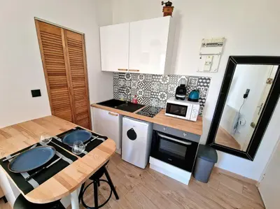 Cuisine ou kitchenette dans l'établissement Appartement jolie vue / proche rue de Siam