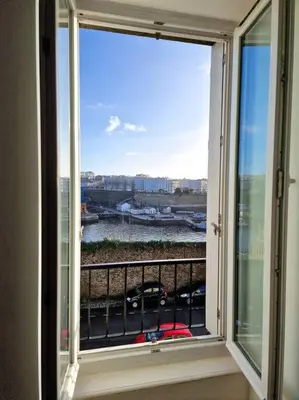 Balcon ou terrasse dans l'établissement Appartement jolie vue / proche rue de Siam