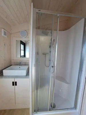 Salle de bains dans l'établissement Camping de la côte des légendes