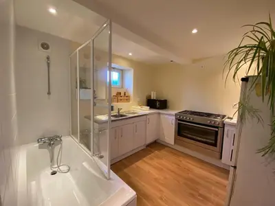 Salle de bains dans l'établissement Apartment in Loctudy by Lodonnec Beach